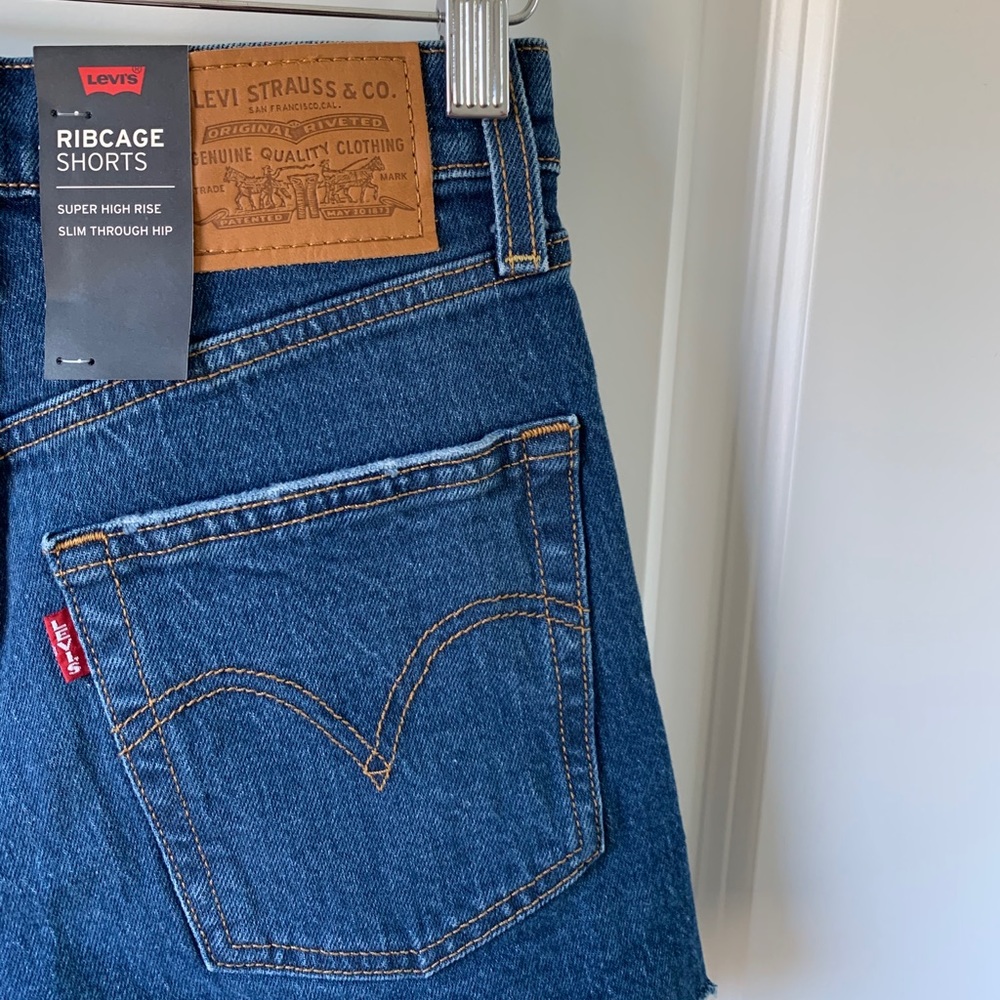 $15 ALL SHORTS⭐️ Levi’s Ribcage high rise cut off jean short - Picture 10 of 10